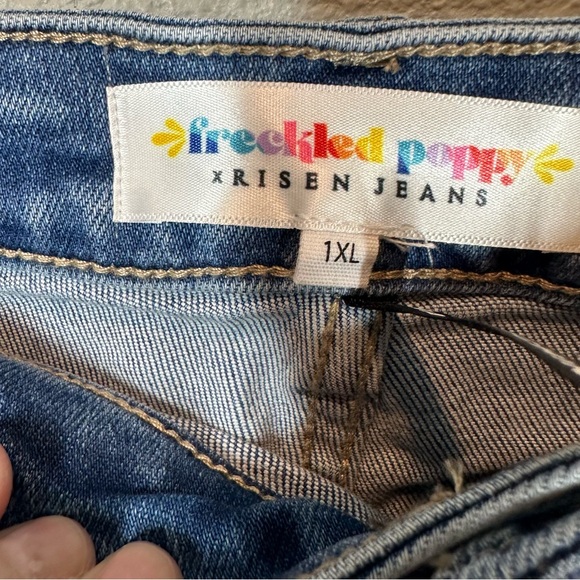 RISEN FRECKLED POPPY Women's 1X 12/14 Bootleg  Stretch Jeans - Picture 4 of 9